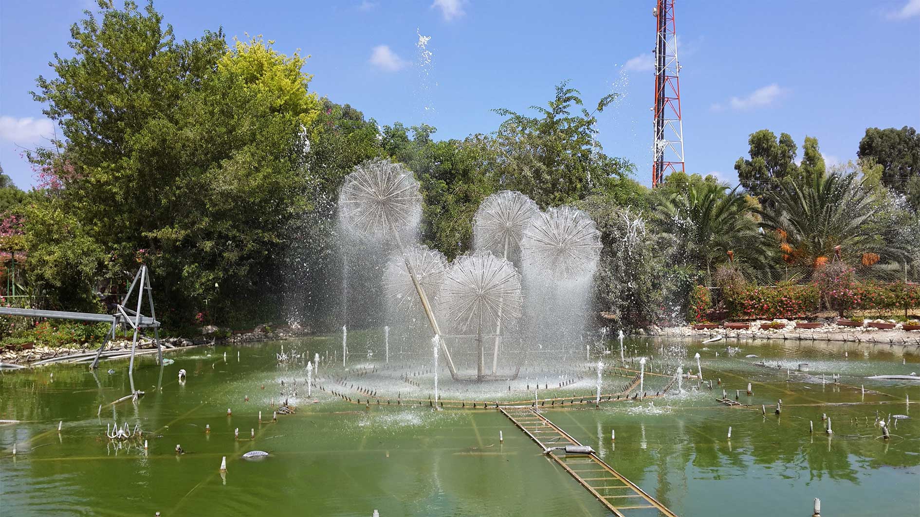 Musical fountain in Utopia park